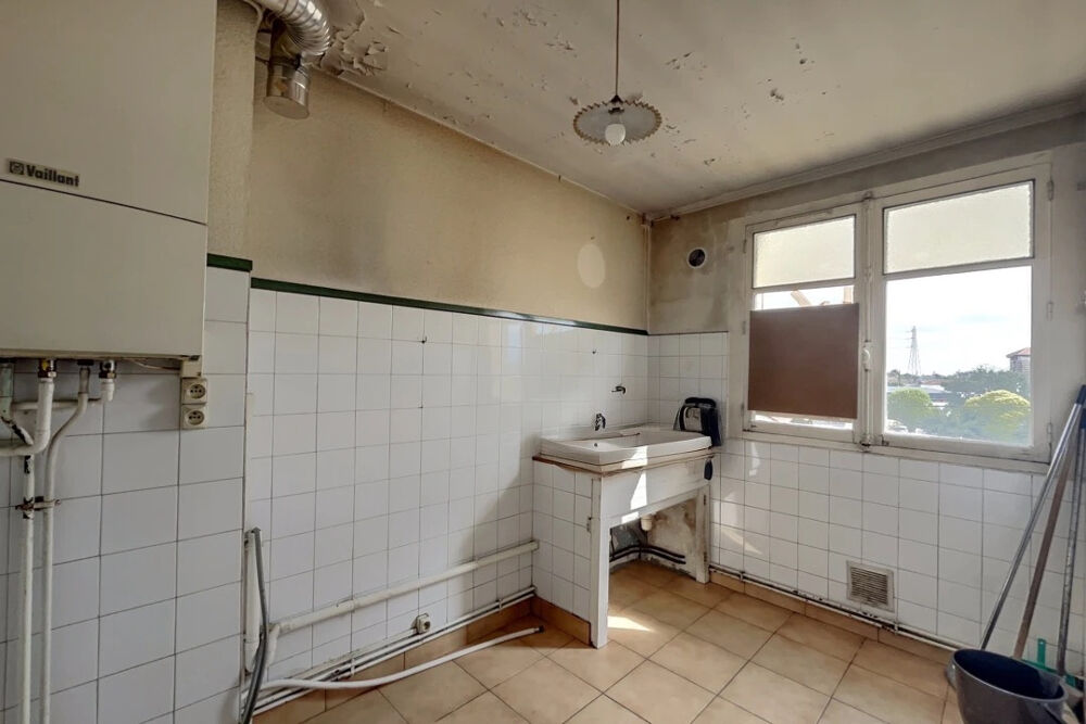 Vente Appartement APPARTEMENT 3 PIECES AVEC TRAVAUX 4EME ETAGE SANS ASCENSEUR - TARBES Tarbes