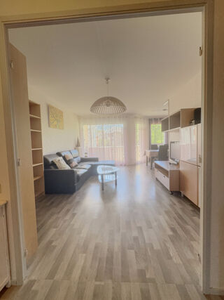 Appartement à louer 3 pièces 75 m²