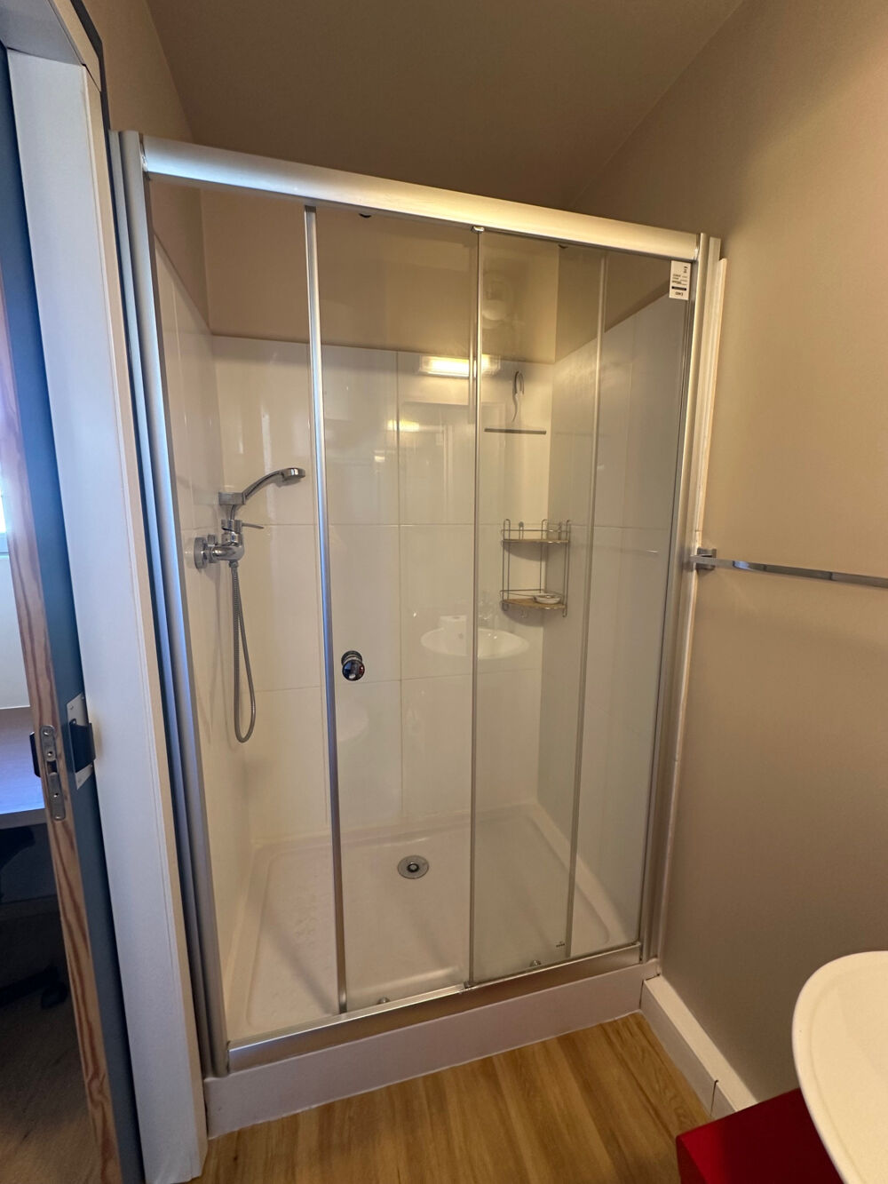 Location Appartement A louer, studio meublé entièrement rénové dans une résidence sécurisée. Tarbes