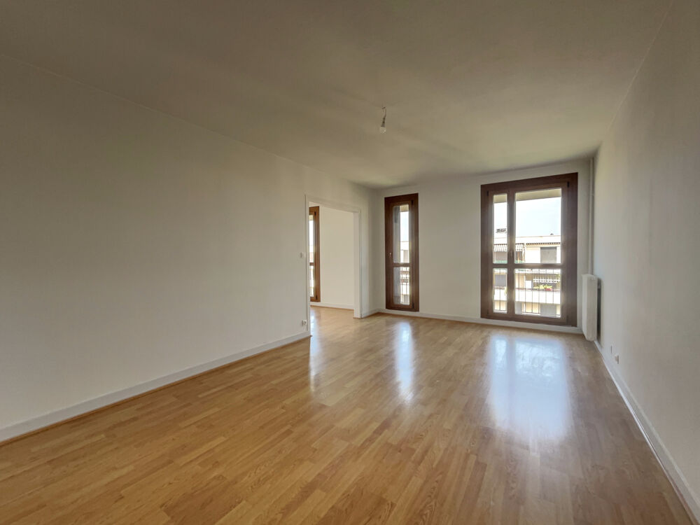 Appartement lumineux avec balcon sur parc, dans résidence sécurisée avec ascenseur