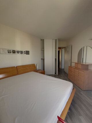  Appartement à louer 3 pièces 75 m²