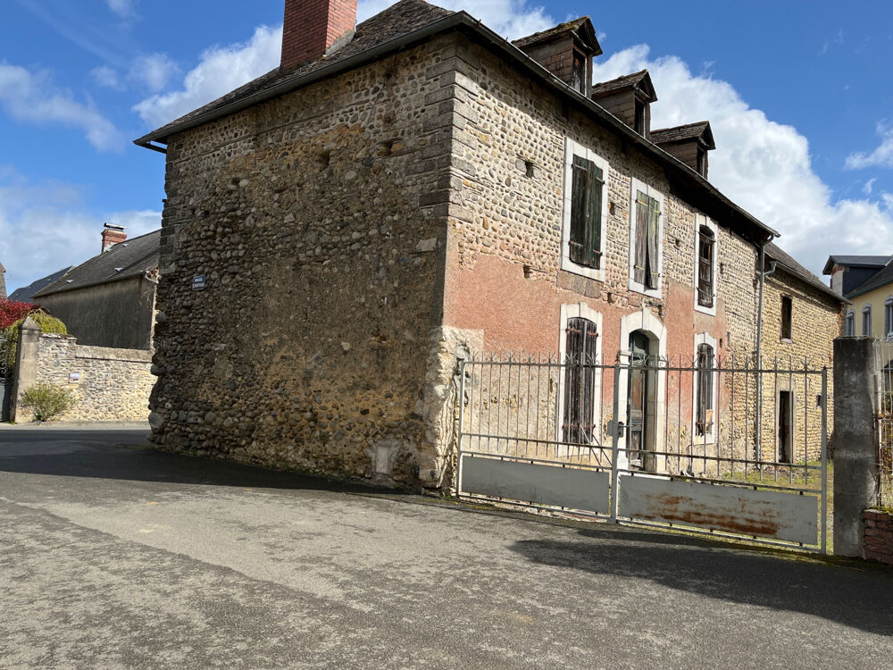 ANCIENNE BIGOURDANE A REHABILITER ENTIEREMENT A 15 MINUTES DE TARBES.