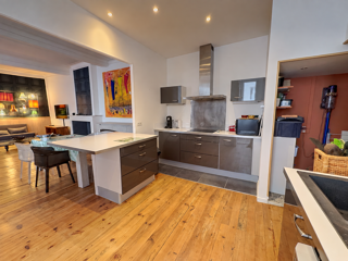  Appartement à louer 5 pièces 142 m²