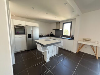  Appartement à louer 4 pièces 130 m²