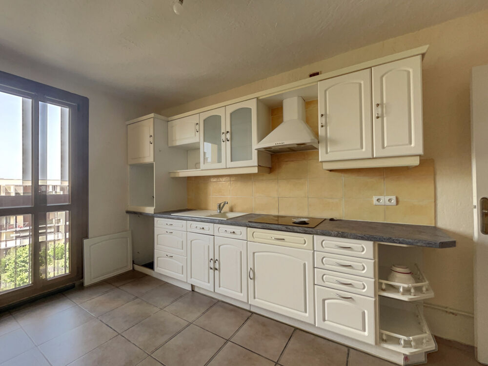 Appartement lumineux avec balcon sur parc, dans résidence sécurisée avec ascenseur