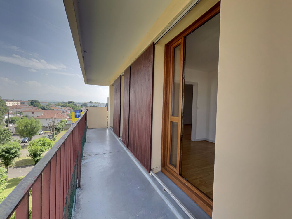 Appartement lumineux avec balcon sur parc, dans résidence sécurisée avec ascenseur