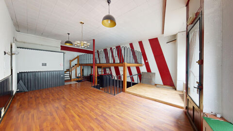 Local d'activit&eacute; 106m2 sur 3 niveaux, avec 2 vitrines... 82200 65000 Tarbes