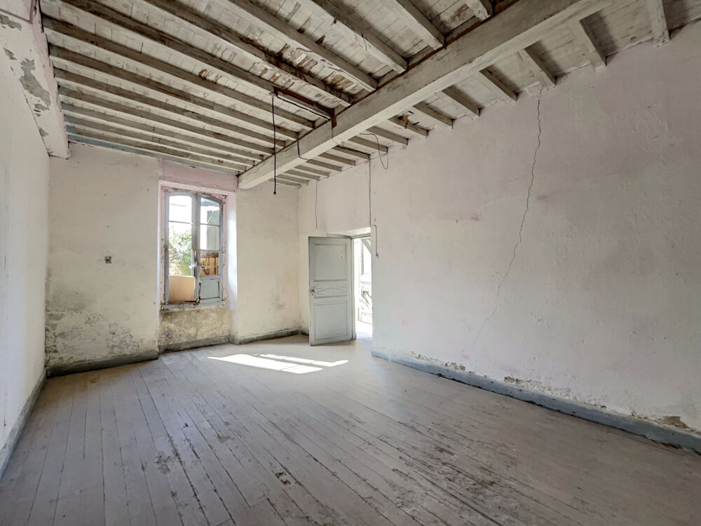 ANCIENNE BIGOURDANE A REHABILITER ENTIEREMENT A 15 MINUTES DE TARBES.