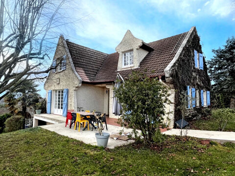   MAISON T7 AVEC PARC ARBORE ET PISCINE Maison - 7 pi�ce(s) - 163 m�