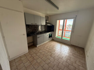  Appartement à louer 4 pièces 79 m²