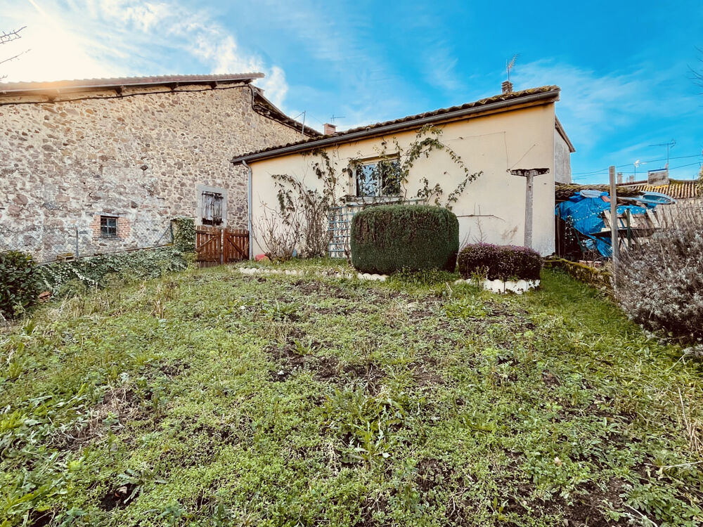 Vente Maison DANS UN JOLI VILLAGE, MAISON À RAFRAICHIR AVEC JARDIN ET GARAGE SÉPARÉS Lesterps