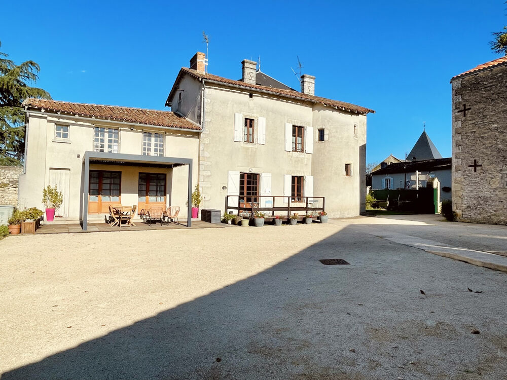 PARFAIT POUR CHAMBRES D'HOTES, PROPRIÉTÉ INDÉPENDANTE DU 14e SIÉCLE AVEC 4 CHAMBRES D'HÔTES, PISCINE ET TERRAIN.