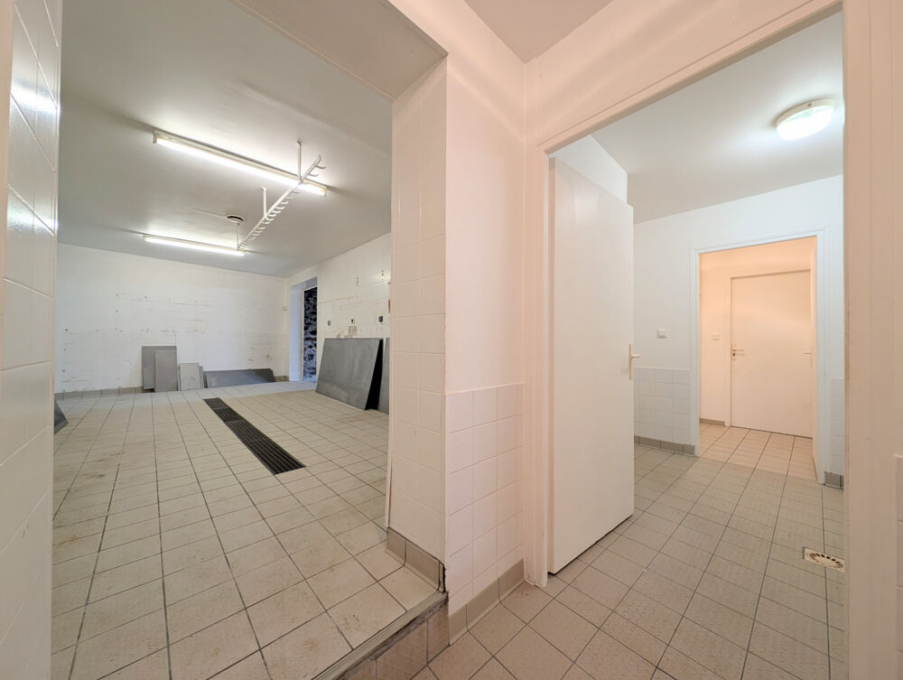Vente Maison DANS UN VILLAGE AGREABLE , ANCIEN IMMEUBLE À RÉNOVER À USAGE DE COMMERCE ET D'HABITATION AVEC GARAGE Lesterps