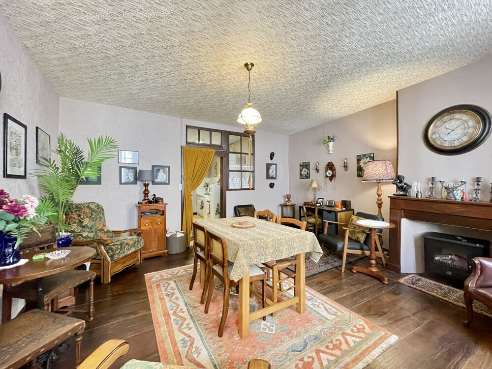Vente Maison MAISON DE VILLE A RAFRAICHIR AVEC GARAGE SÉPARÉ Confolens