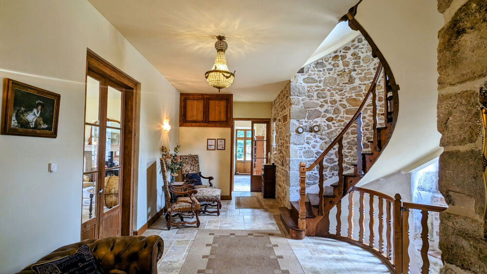 DANS UN CADRE EXCEPTIONNEL, MANOIR DU XVème SIECLE RESTAURE, BELLES PRESTATIONS, AVEC GITE, ETANG, PARC BOISÉ