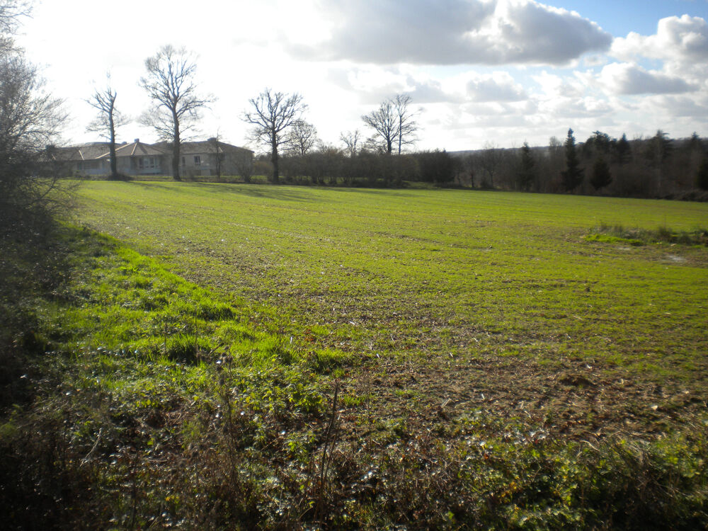 Vente Terrain TRES BIEN SITUÉE, PARCELLE DE TERRAIN EN ZONE CONSTRUCTIBLE SUR 1HA 18 ENV Confolens