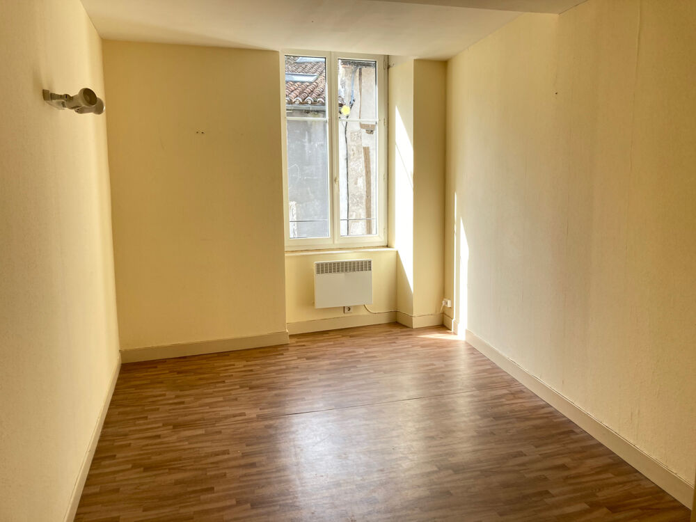 Vente Immeuble IMMEUBLE A INVESTISSEMENT LOCATIF : 2 APPTS + 1 LOCAL COMMERCIAL Confolens