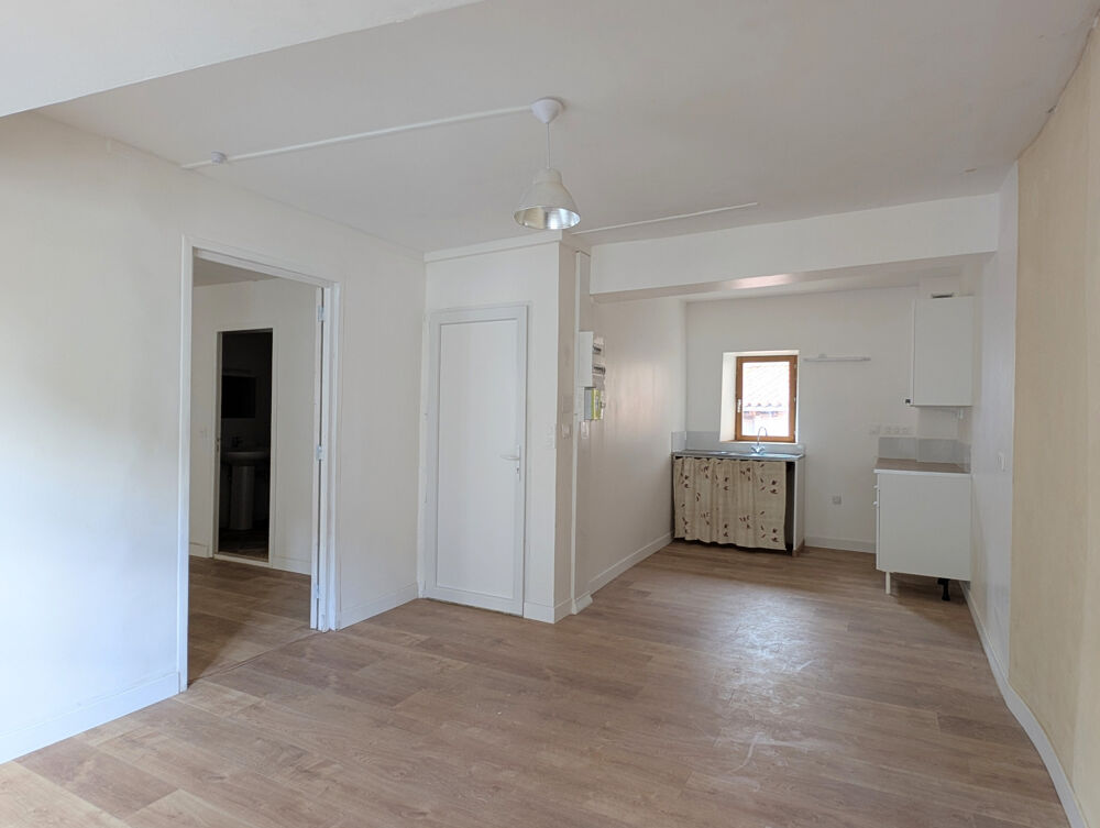 Location Appartement APPARTEMENT T2 EN CENTRE VILLE, 2nd ÉTAGE Confolens