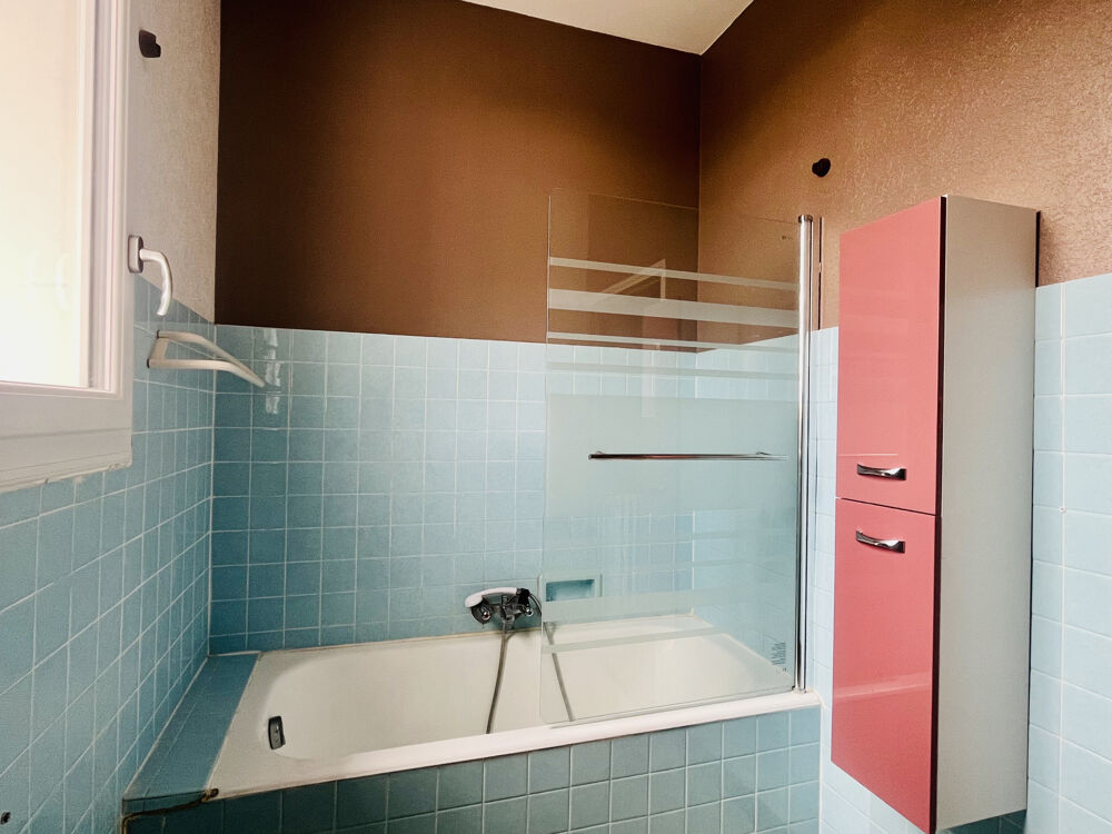 Location Appartement BEL APPARTEMENT SPACIEUX AU 1ER ÉTAGE : T3 - CENTRE VILLE Roumazieres loubert