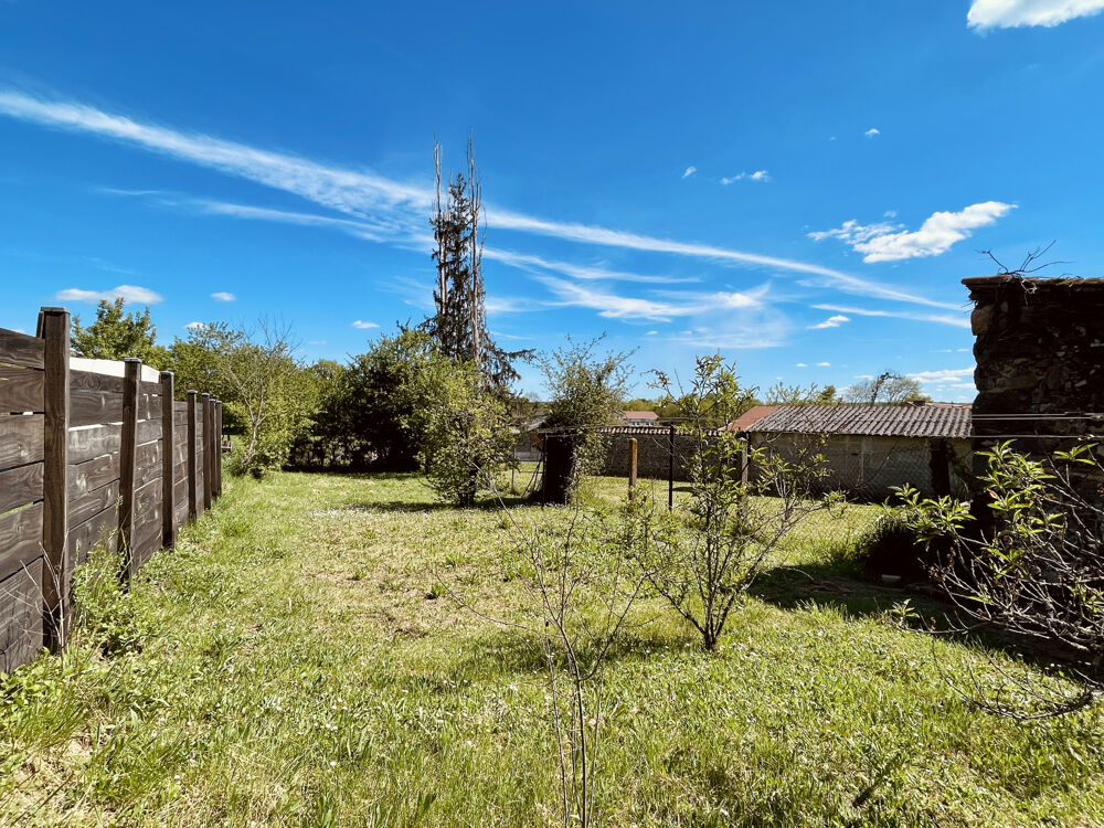 MAISON DE VILLAGE SUR SOUS SOL AVEC GRANGE, COUR ET JARDIN