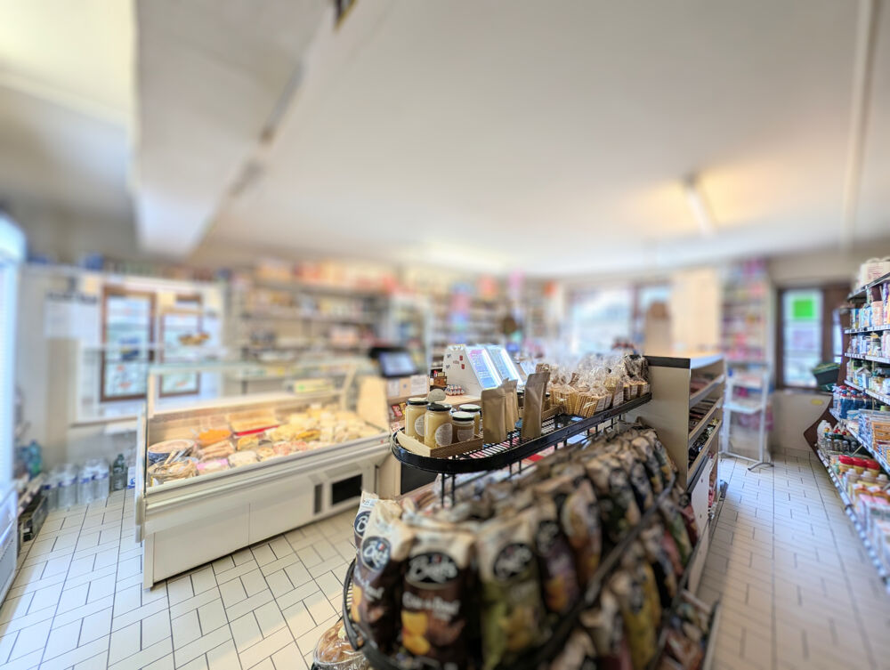 Vente Immeuble DANS UN JOLIE BOURG, IMMEUBLE LOUÉ AVEC LOCAL COMMERCIAL EN ACTIVITÉ Lesterps