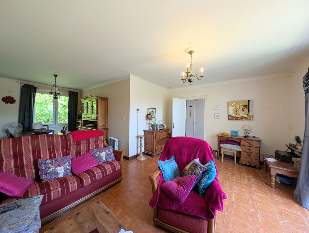 MAISON SUR SOUS-SOL SURÉLEVÉ AVEC JARDIN ARBORÉ ATTENANT ET GARAGE