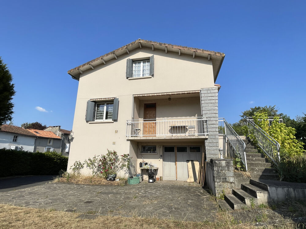 Vente Maison RARE EN CENTRE VILLE, MAISON FAMILLIALE AVEC VUE, DÉPENDANCES ET TERRAIN CLOS DE 817 m2. Confolens