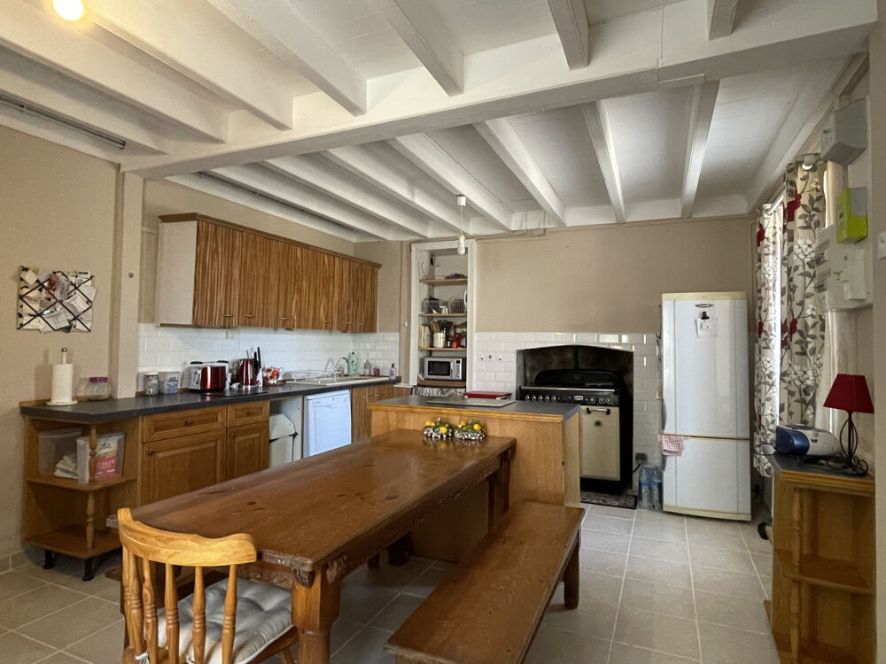 CENTRE BOURG, MAISON AVEC GARAGE ET JARDIN SÉPARÉ