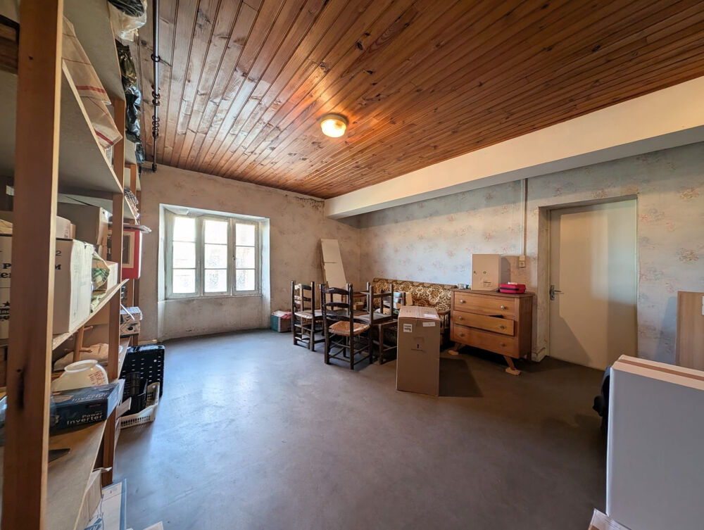 Vente Immeuble DANS UN JOLIE BOURG, IMMEUBLE LOUÉ AVEC LOCAL COMMERCIAL EN ACTIVITÉ Lesterps