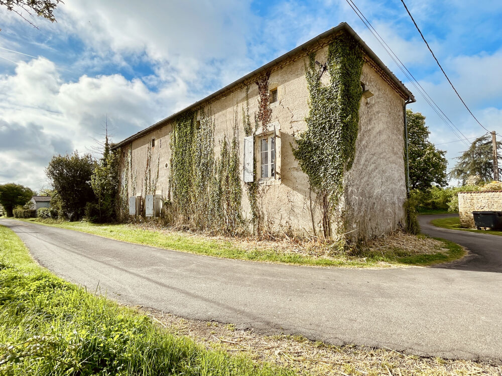 Vente Maison AU COEUR D'UN PETIT HAMEAU, AUTHENTIQUE MAISON DE CARACTÈRE INDÉPENDANTE, A RÉNOVER, AVEC TERRAIN ATTENANT Pleuville