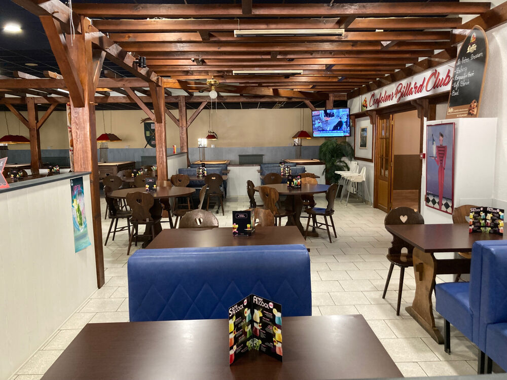 Vente Immeuble EN CENTRE VILLE, IMMEUBLE À USAGE COMMERCIAL ET LOCATIF : CAFETERIA/BAR/BILLARD, VENDU AVEC FONDS DE COMMERCE Confolens