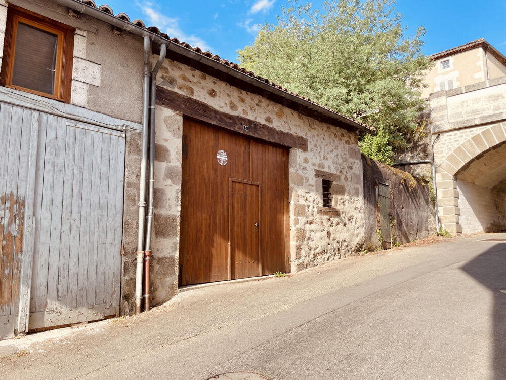 Vente Maison MAISON DE VILLE A RAFRAICHIR AVEC GARAGE SÉPARÉ Confolens