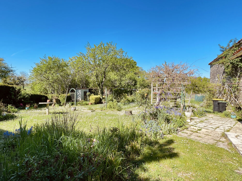 Vente Maison CHARMANTE MAISON DE VILLAGE AVEC TRAVAUX A PREVOIR, GRANGE ET JARDIN Benest