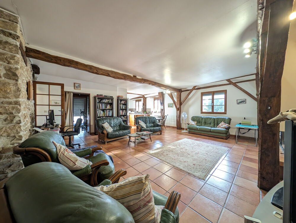 AUTHENTIQUE MAISON DE CAMPAGNE INDÉPENDANTE AVEC GÎTE, PISCINE ET GRAND TERRAIN EN FACE