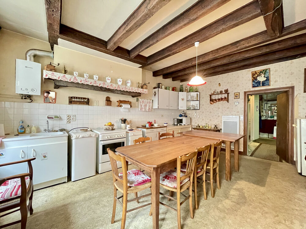 MAISON DE VILLAGE AVEC GRANGE ET JARDIN SÉPARÉS