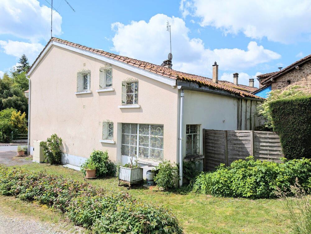 MAISON DE VILLAGE EN BORD DE ROUTE, À RAFRAICHIR AVEC TERRAIN SÉPARÉ ET CLOS EN BORD DE RUISSEAU ET DÉPENDANCES
