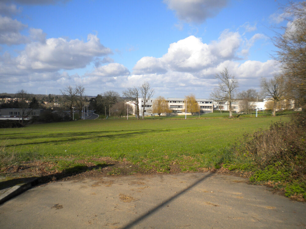 Vente Terrain TRES BIEN SITUÉE, PARCELLE DE TERRAIN EN ZONE CONSTRUCTIBLE SUR 1HA 18 ENV Confolens