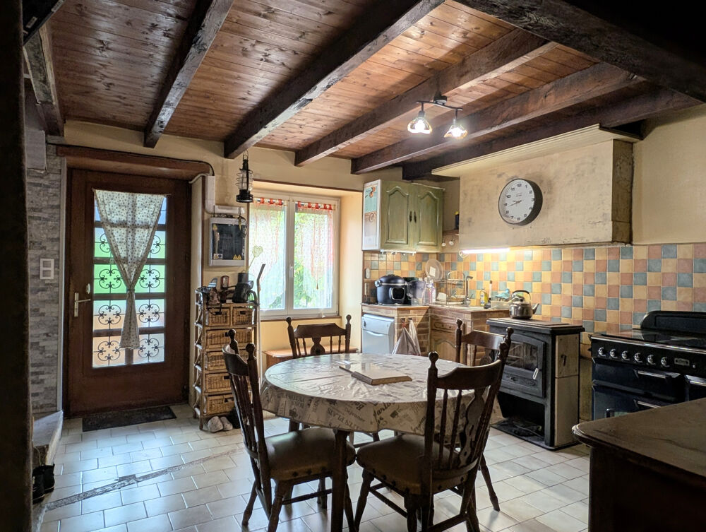 CHARMANTE MAISON DE CAMPAGNE AVEC GRANGE ET JARDIN ATTENANT