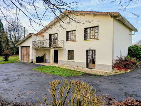   DANS UN VILLAGE, PAVILLON IND�PENDANT SUR SOUS SOL DE 1967, 2 GARAGES, TERRAIN ATTENANT. Maison - 7 pi�ce(s) - 111 m�