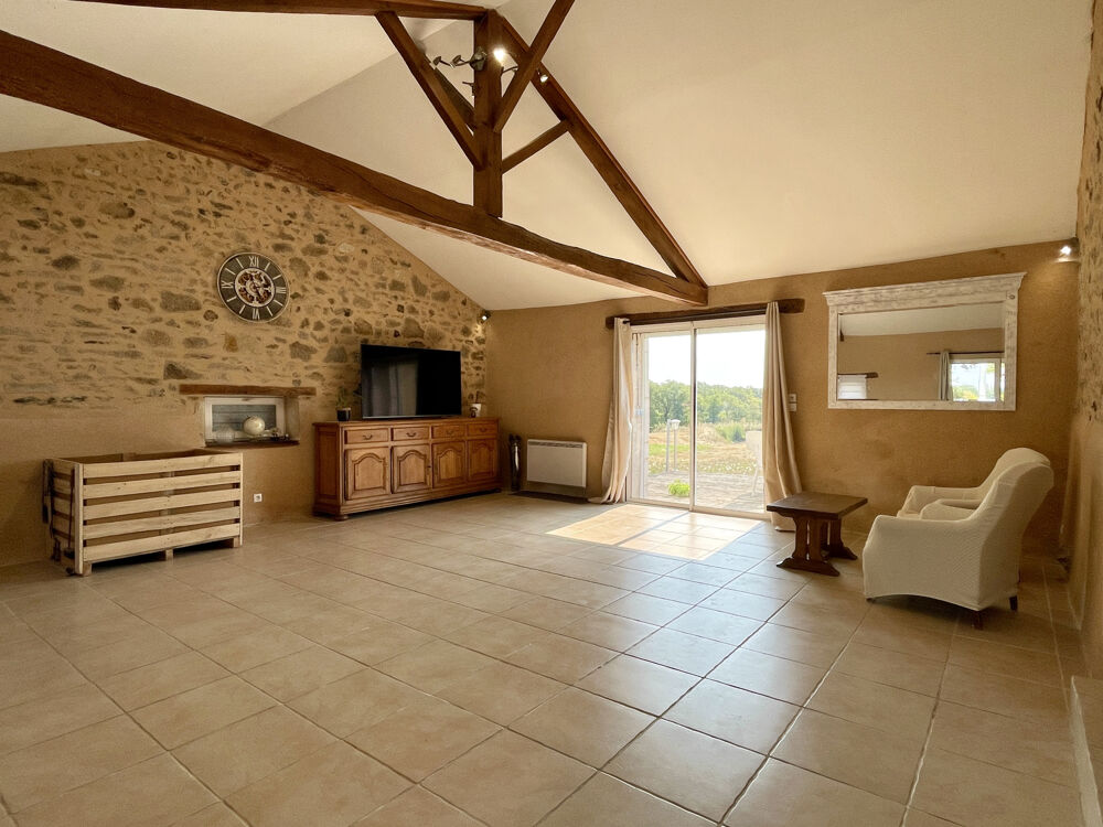 LAISSEZ VOUS SEDUIRE PAR CETTE MAISON DE CAMPAGNE EN PIERRE, NICHÉE SUR 3,41 HA EN BORD DE RIVIÈRE