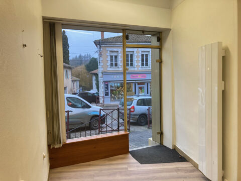 &nbsp; A LOUER, CENTRE CONFOLENS, LOCAL COMMERCIAL 250 16500 Confolens