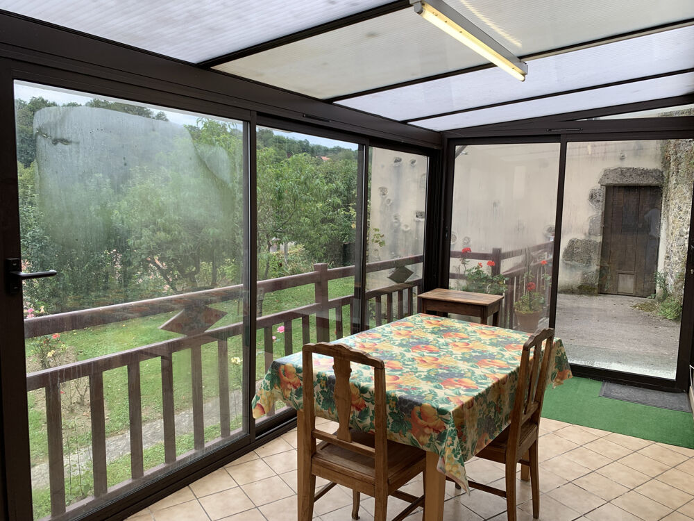 Vente Maison SUR LES HAUTEURS DE LA VILLE, CADRE AGRÉABLE, MAISON MÉDIÉVALE EN PIERRE  AVEC GARAGE ET JARDIN Confolens