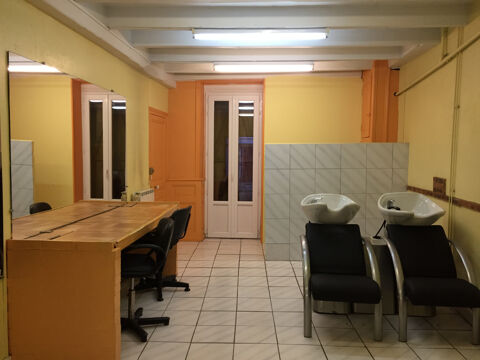   en gestion locative : CENTRE ST LAURENT DE CERIS, LOCAL COMMERCIAL 