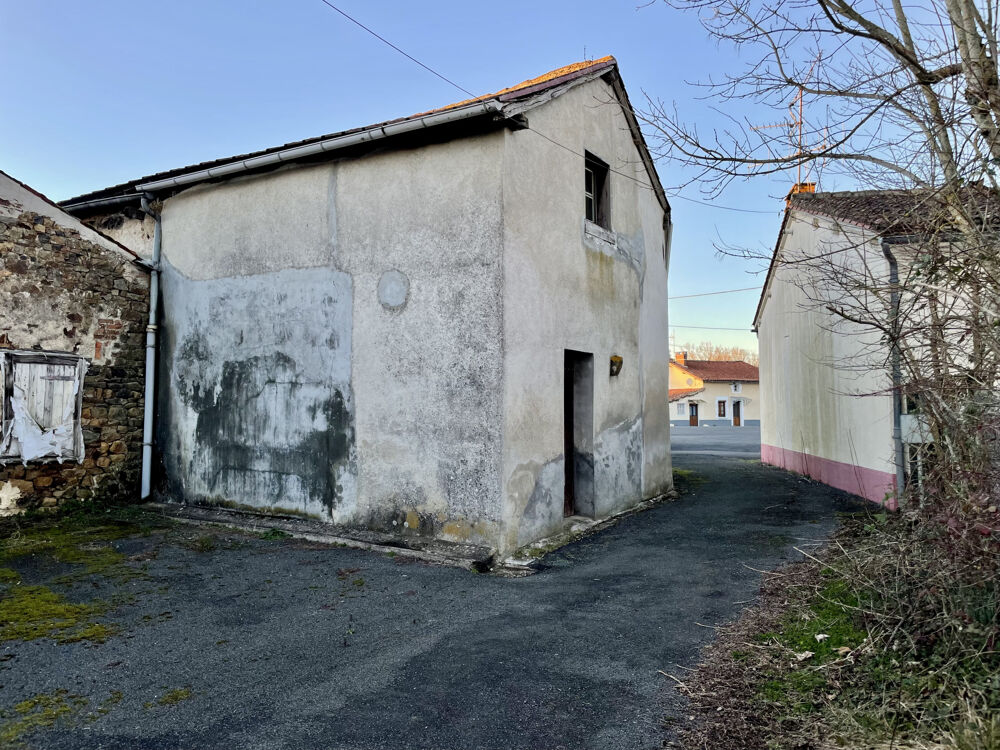 Vente Maison BATIMENT MITOYEN À RÉNOVER CONVERTIBLE EN HABITATION, SANS JARDIN Gajoubert