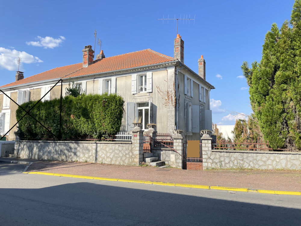 Vente Maison MAISON DE VILLE À RÉNOVER : JARDIN, GARAGE ET BEAU POTENTIEL Terres de haute charente