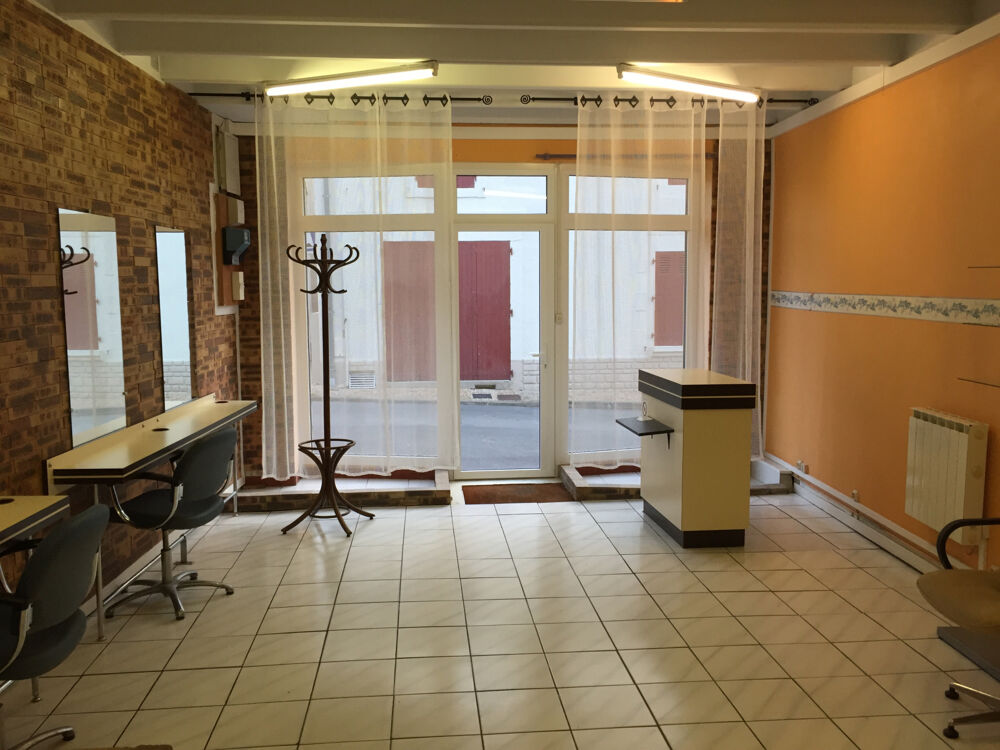   en gestion locative : CENTRE ST LAURENT DE CERIS, LOCAL COMMERCIAL 