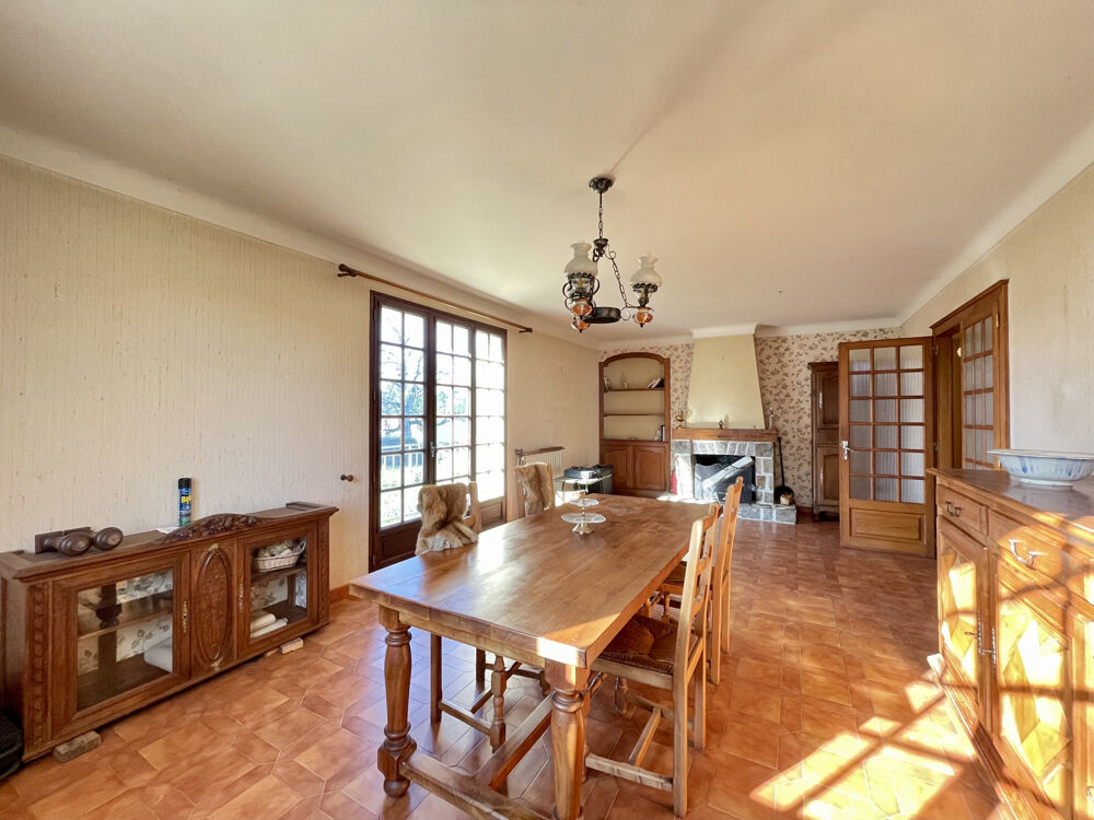 CENTRE BOURG, ENSEMBLE IMMOBILIER : AGREABLE PAVILLON DE 1970 + UNE MAISON LOUÉE, TERRAIN ATTENANT