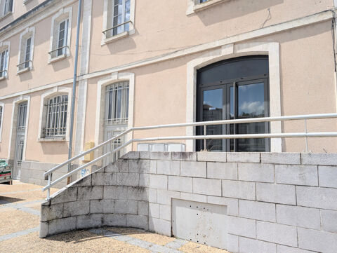 CENTRE VILLE, LOCAL COMMERCIAL 1035 16500 Confolens
