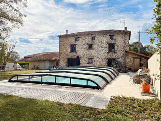 Vente Maison EN CAMPAGNE, BELLE MAISON CHARENTAISE INDÉPENDANTE EN PIERRE, ENTIÈREMENT RESTAURÉE, SUR 4800 M2 DE TERRAIN Brigueuil