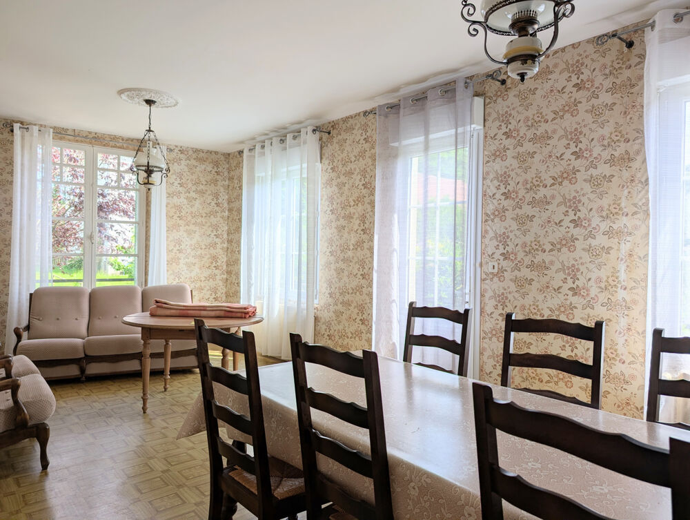 Vente Maison AVEC DU POTENTIEL, MAISON DE VILLAGE SPACIEUSE AVEC SOUS SOL SURÉLEVÉ EN REZ DE JARDIN, À RÉNOVER AVEC DÉPENDANCES ET EXTERIEUR St christophe